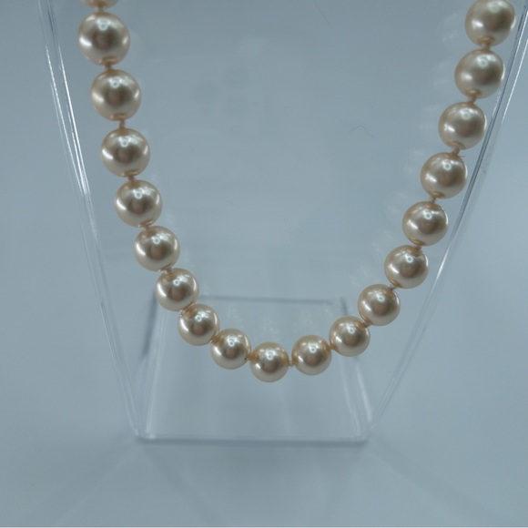 Kenneth Jay Lane Faux Pearl Necklace Champagne Gold Tone Hardware Classic Preppy - Picture 3 of 11